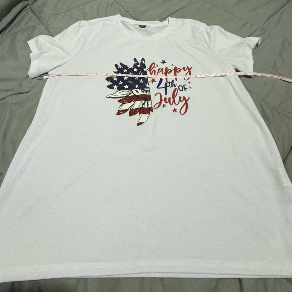 New Women’s White 4th of July Graphic T-Shirt new never worn